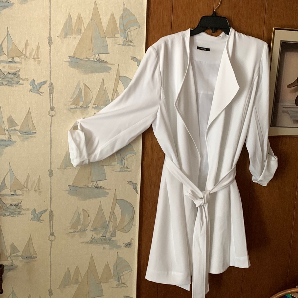 Alfani white above the knee length jacket w/ pull belt, long sleeves size L